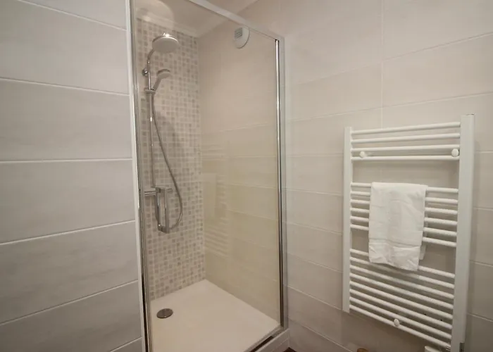 Beau T2 Avec Terrasse, Parking Et Wifi A 300m Des Thermes - Fr-1-608-98 Apartment