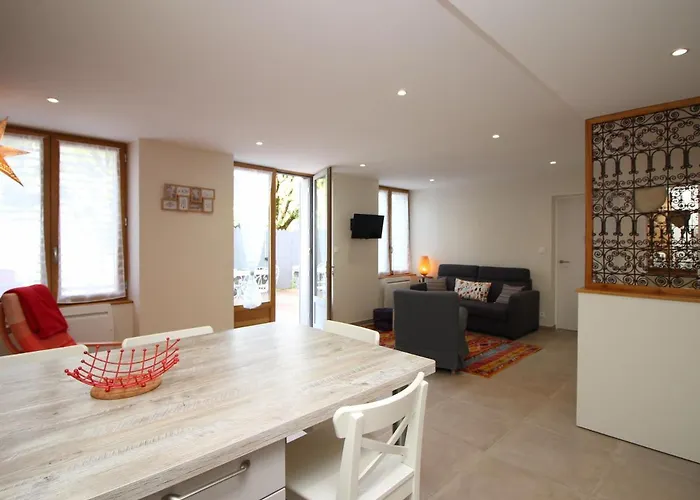 Apartment Beau T2 Avec Terrasse, Parking Et Wifi A 300m Des Thermes - Fr-1-608-98